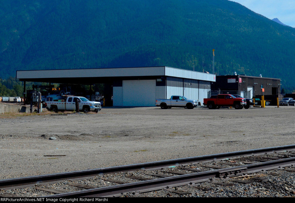 Revelstoke, MW garage BC